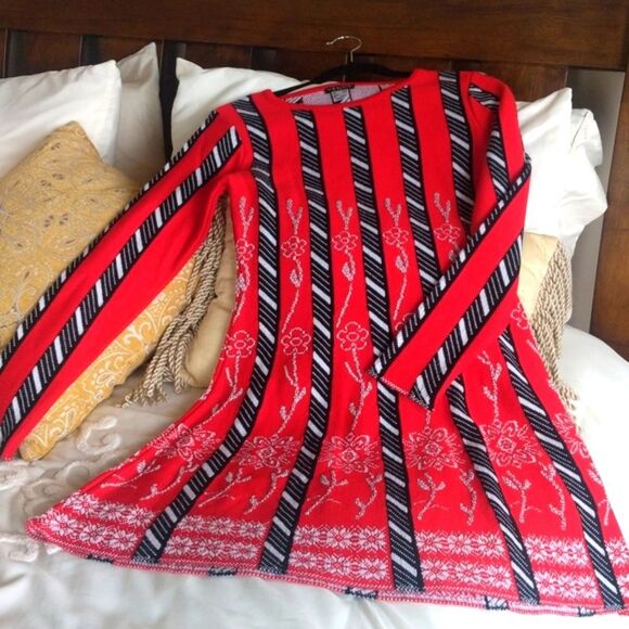 Venus Holiday Sweater Dress Size S - Picture 2 of 8